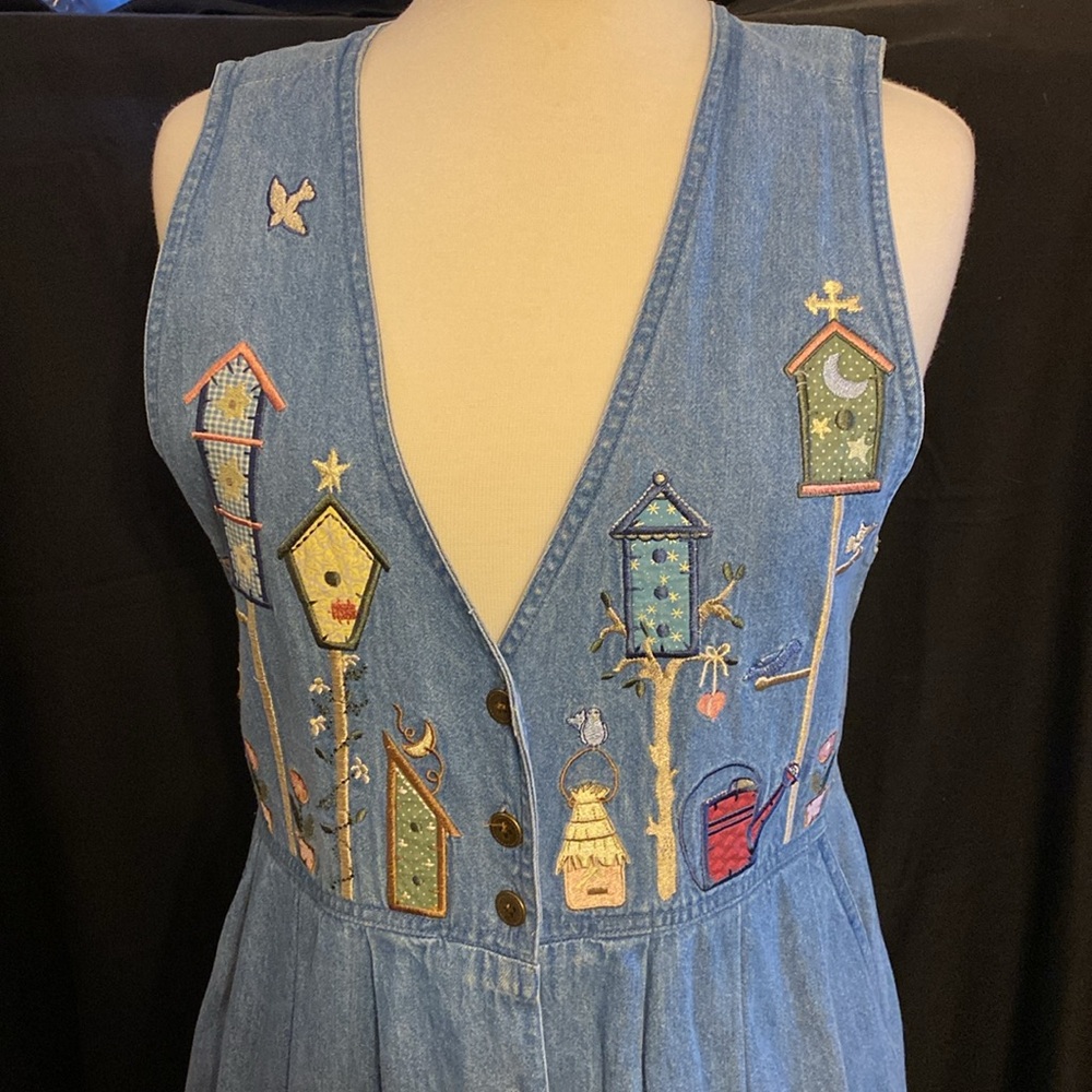Size small Christopher and Bank embroidered birdhouse denim dress. like new. - Picture 2 of 6